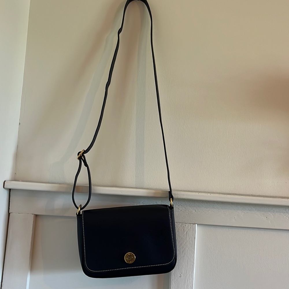 Navy Tommy Hilfiger purse